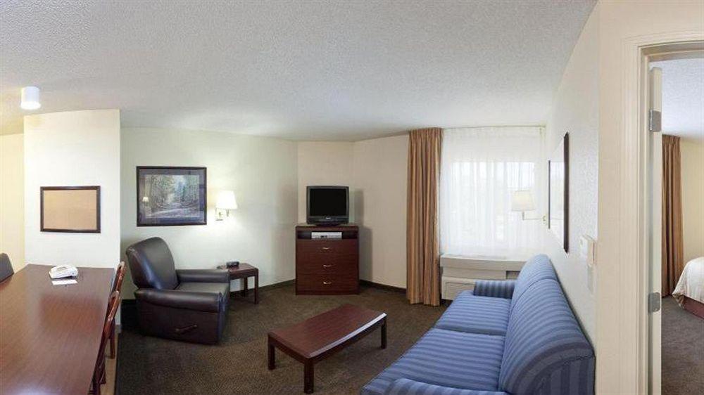 Sonesta Simply Suites Wichita Airport Exterior photo