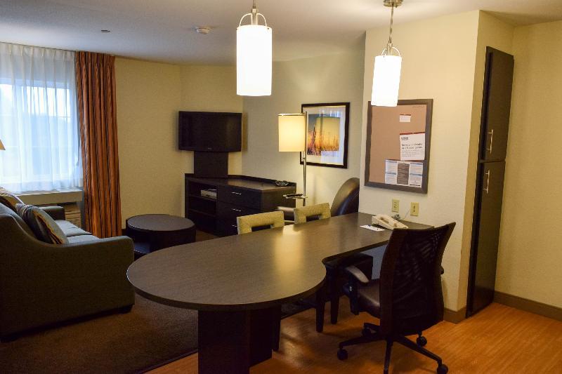 Sonesta Simply Suites Wichita Airport Exterior photo