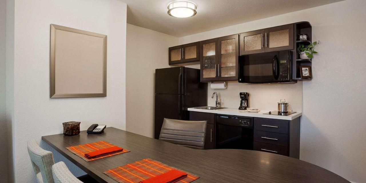 Sonesta Simply Suites Wichita Airport Exterior photo