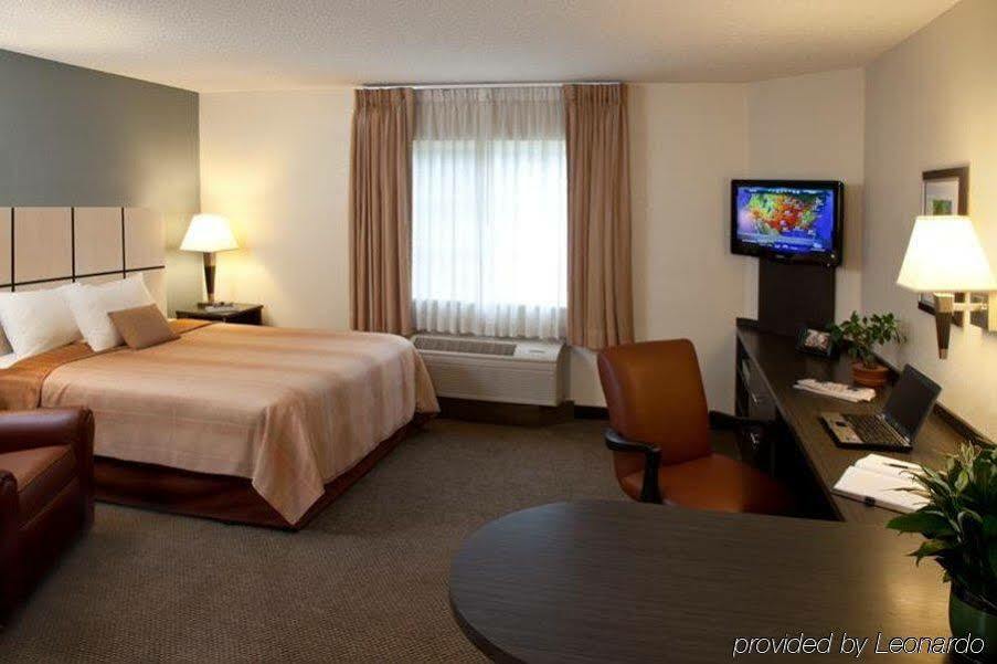 Sonesta Simply Suites Wichita Airport Exterior photo